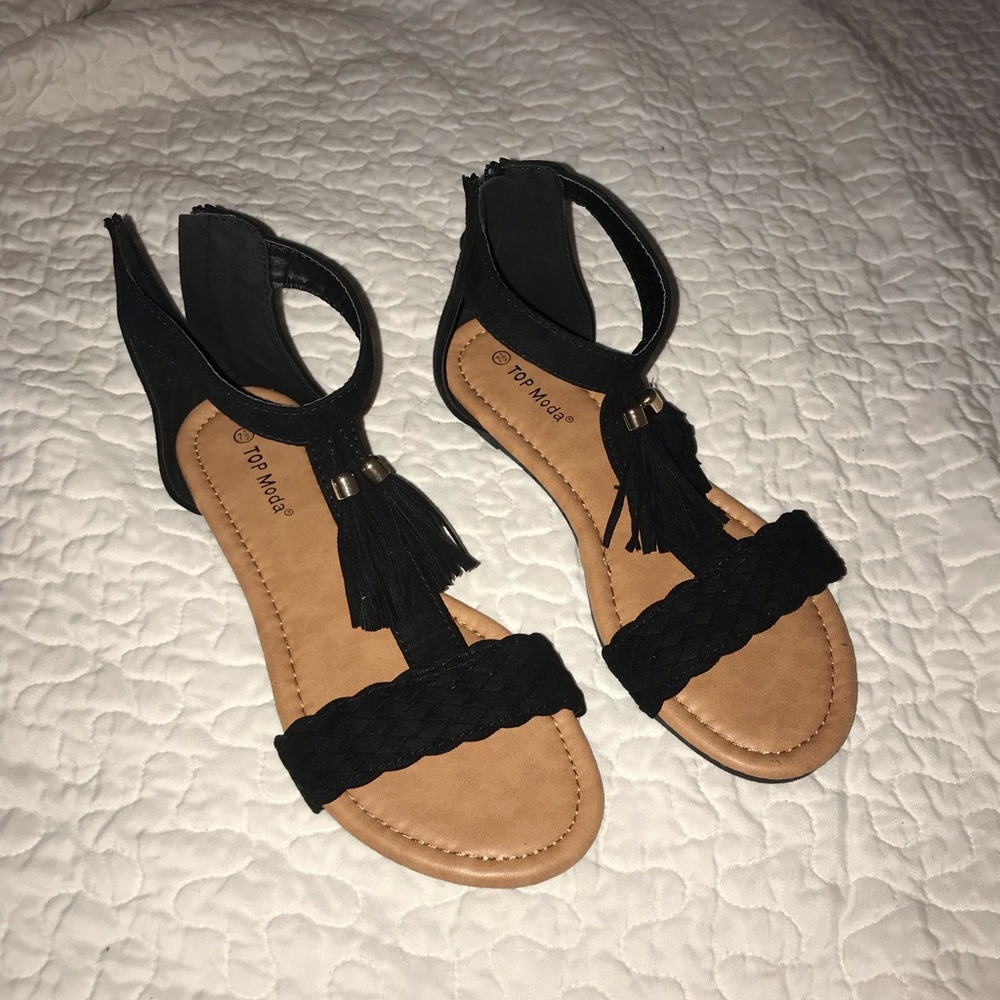 Black sandals, size 7.5
